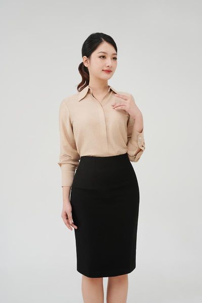 Chân váy công sở kết hợp với áo gì để các nàng làm mới bản thân?