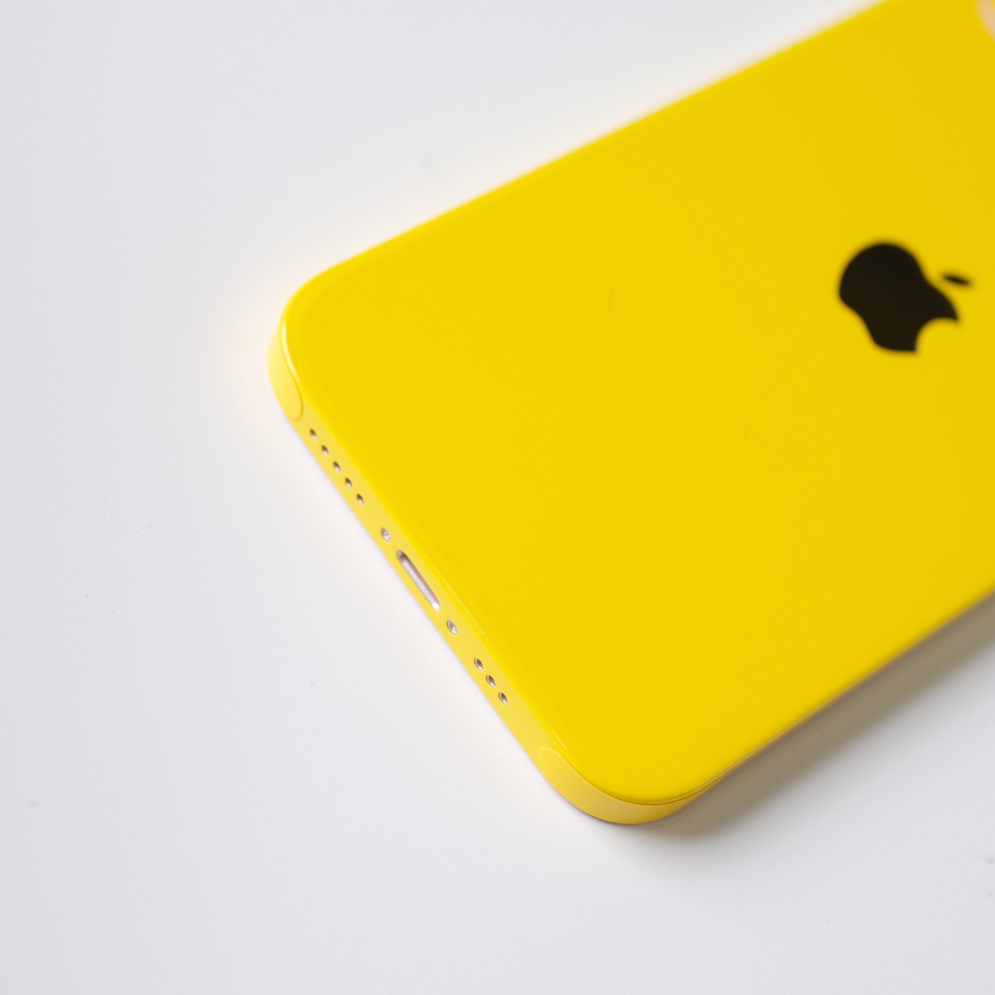  Skin iPhone Bright Yellow 