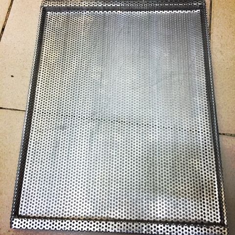 Khay lỗ lò Sanaky 120 lít mẫu cũ - 39x53cm