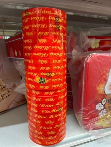 BĂNG KEO CHÚC MỪNG NĂM MỚI 18mx1.2cm - 24cuộn/ cây