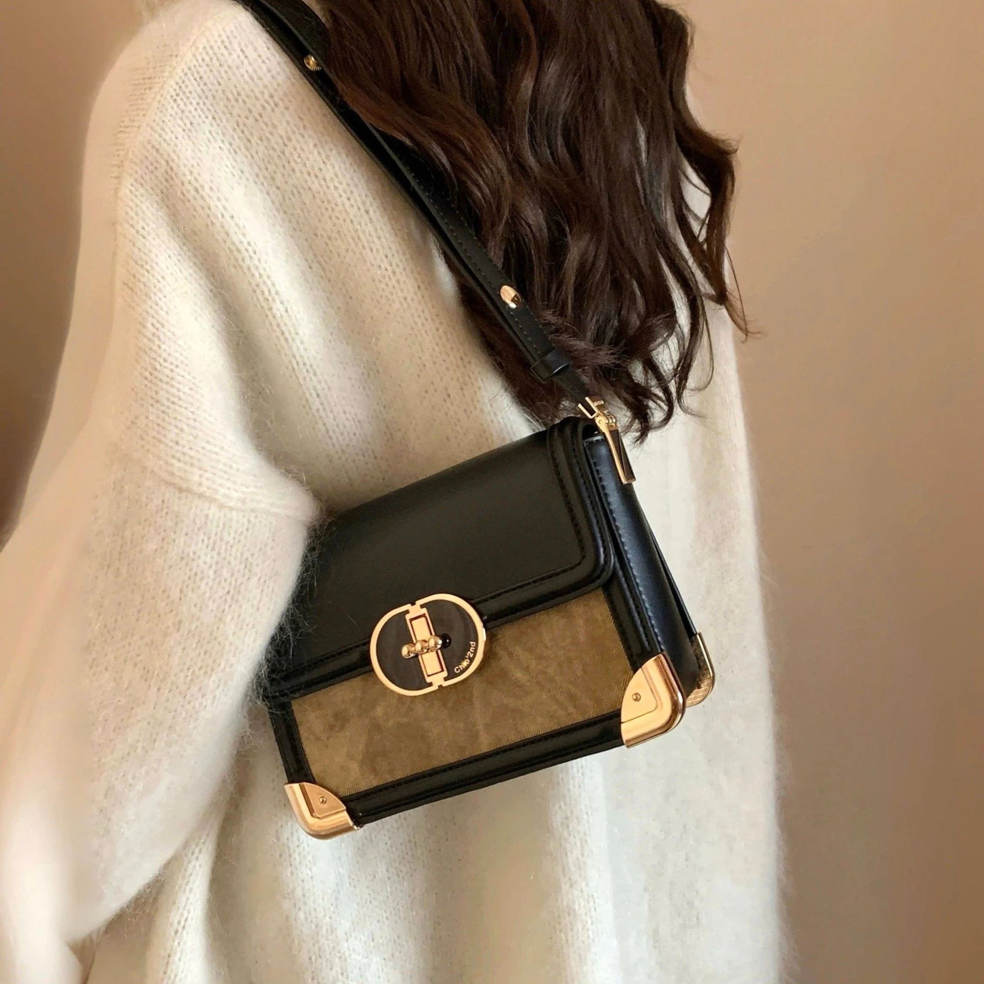 Túi xách TX1360 C60 / 20x15 / ĐEN PHỐI NÂU