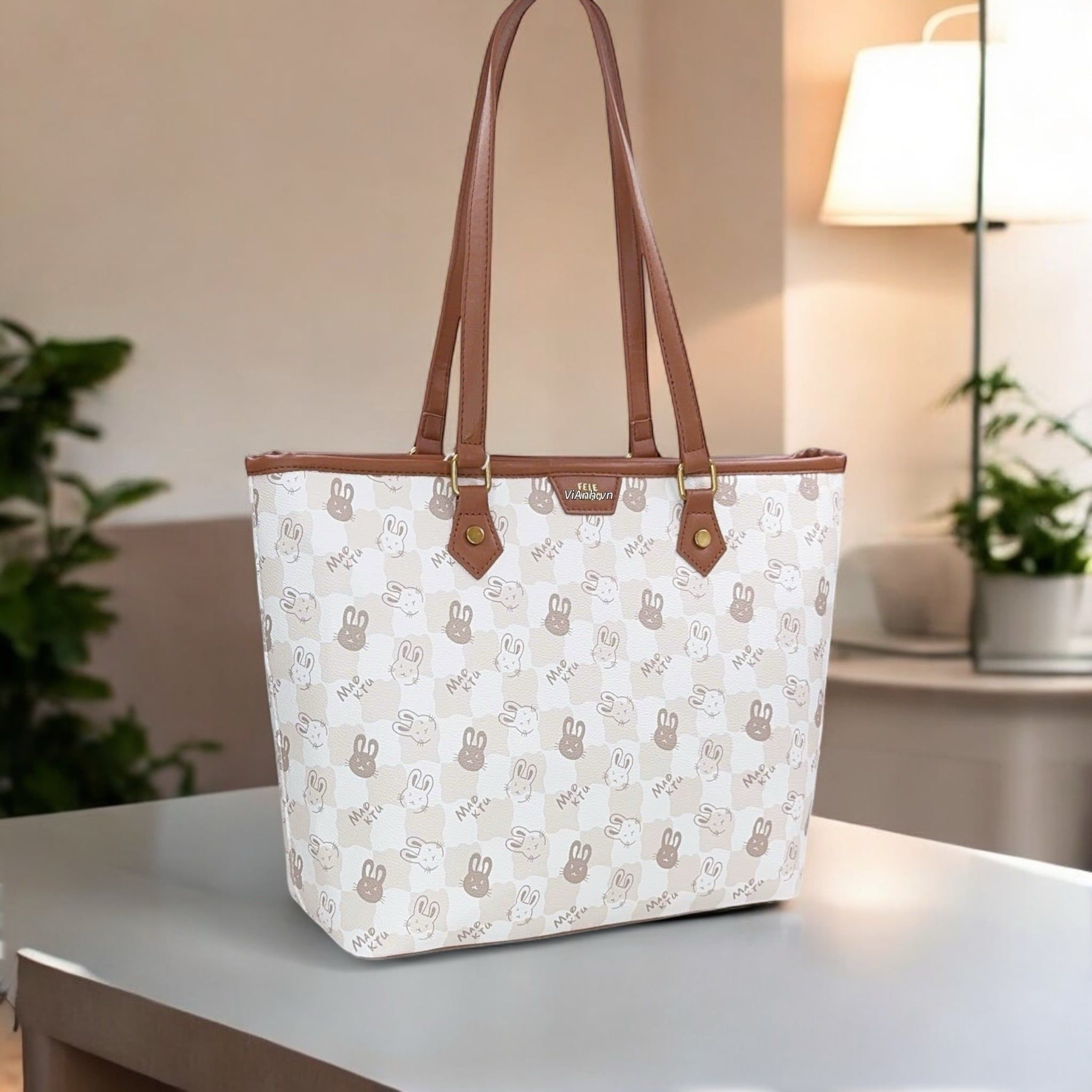 Túi B836 Totebag cánh dơi CHR XK967 / m38 đ30 c26 / TRẮNG KEM VIỀN NÂU