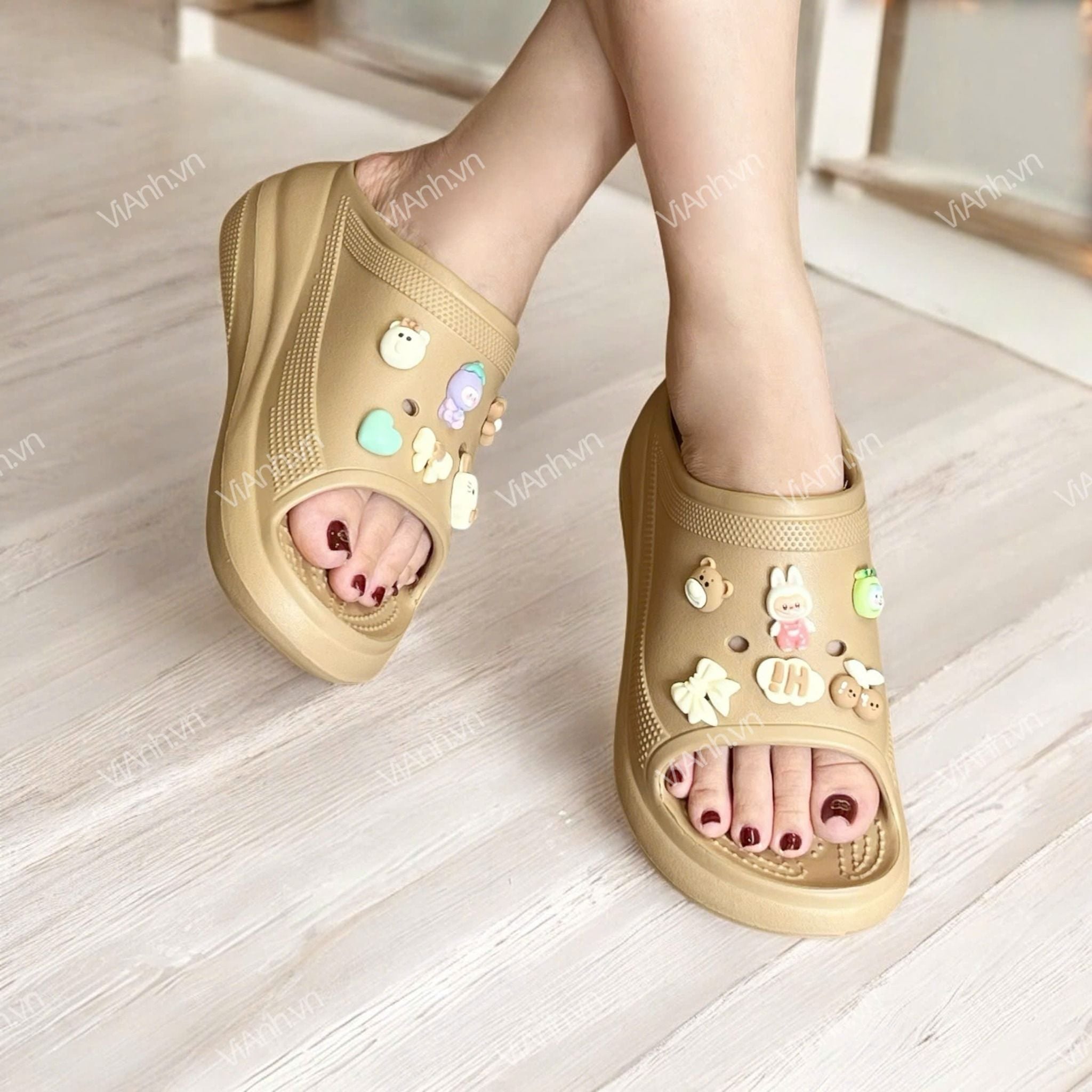 Dép siêu nhẹ Eva cao cấp (nên tăng 1sz) có charm ngẫu nhiên // NÂU