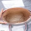 Túi Totebag H31 XK1131 phom cánh dơi khoác vai / m40 đ32 c29 / TRẮNG CHỮ HỒNG