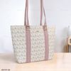 Túi Totebag H31 XK1131 phom cánh dơi khoác vai / m40 đ32 c29 / TRẮNG CHỮ HỒNG