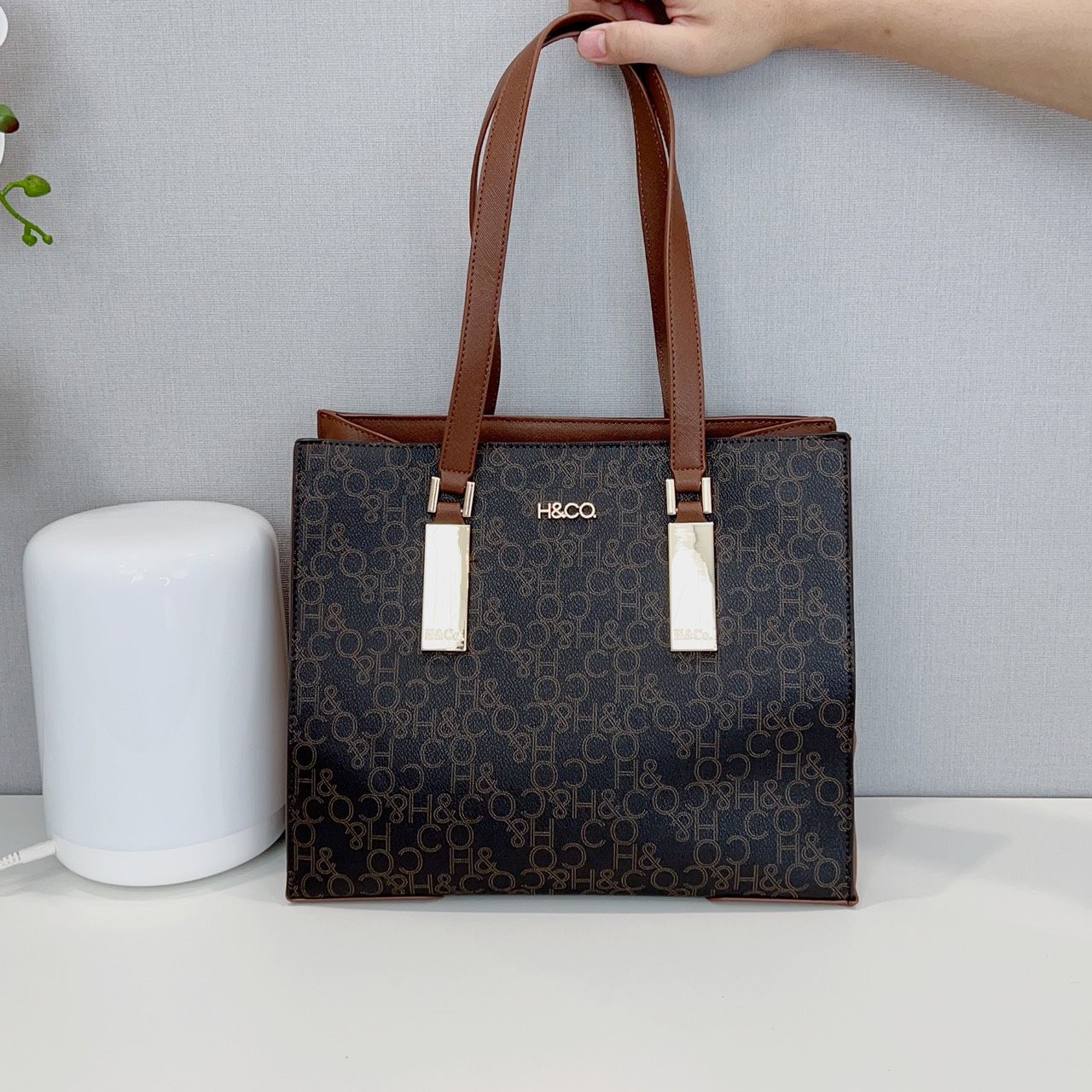 Túi A795N xách HC totebag phom chữ nhật nâu họa tiết chữ CĐC TX5698 / 31 x 26