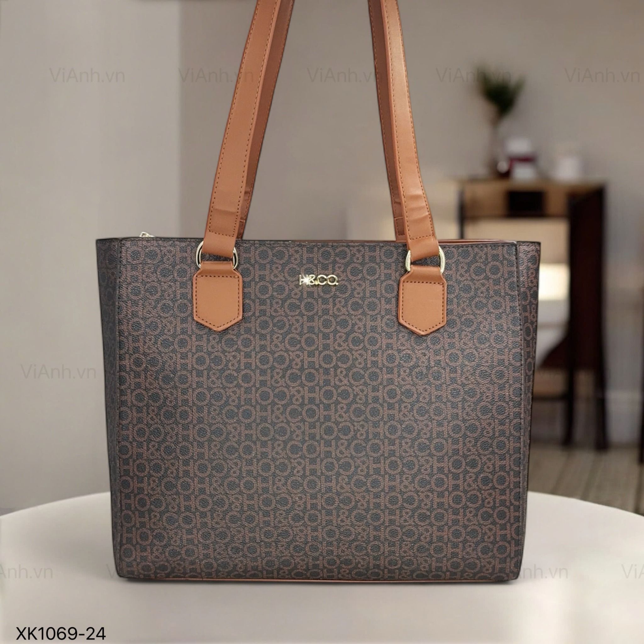 Túi Totebag XK1069 phom cánh dơi khoác vai da vân hoạ tiết chữ H69 / m39 đ35 c29 / NÂU