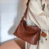 Túi xách Chi0 chữ nhật da mềm charm gấu  / 28x19 / NÂU ( A92 )