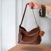 Túi xách Chi0 chữ nhật da mềm charm gấu  / 28x19 / NÂU ( A92 )