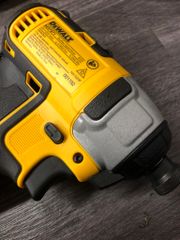 Bộ máy vặn vít cầm tay 18V Dewalt DCF7871D2- B1
