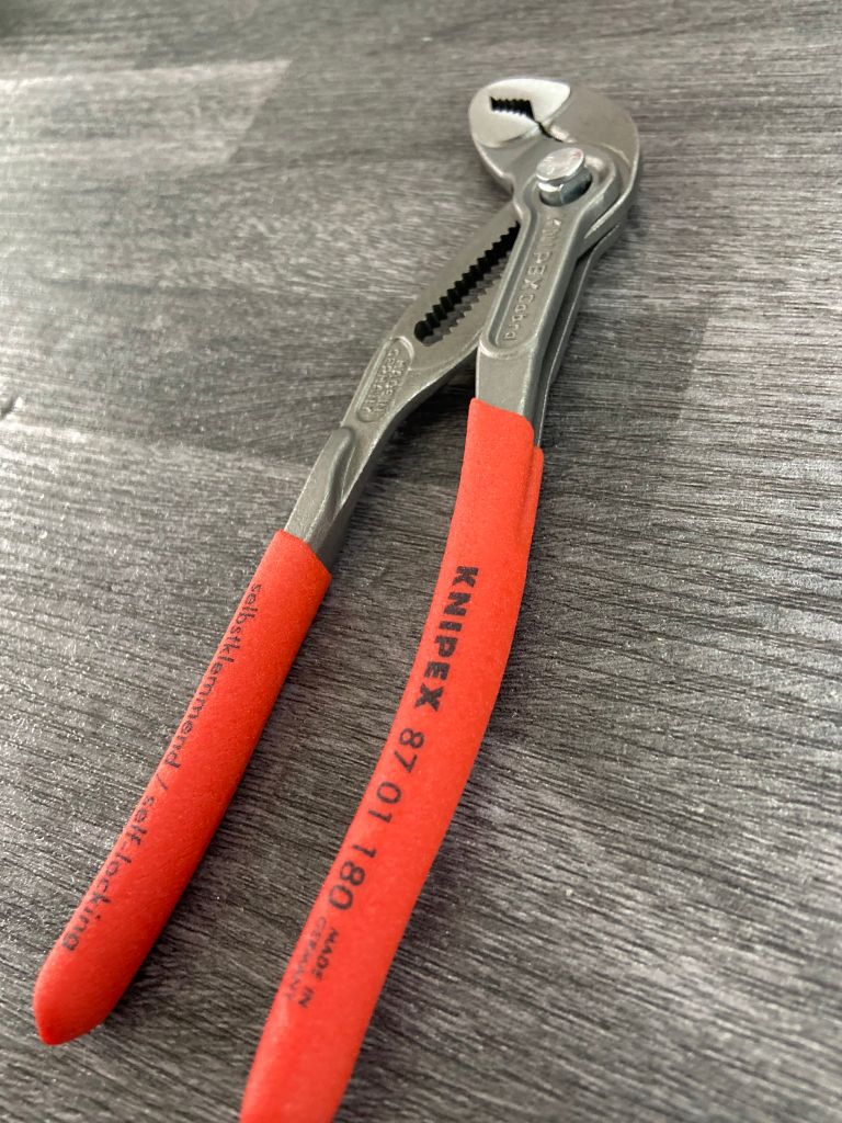 180mm Kìm mỏ quạ KNIPEX 87 01 180
