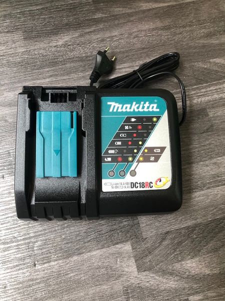 Sạc nhanh 14.4-18V Makita DC18RC (nguồn 220V) 195584-2