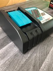 Sạc nhanh 14.4-18V Makita DC18RC (nguồn 220V) 195584-2