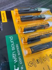 Bút thử điện không tiếp xúc Fluke 1AC-A1-II (90 V ac đến 1000 V ac)