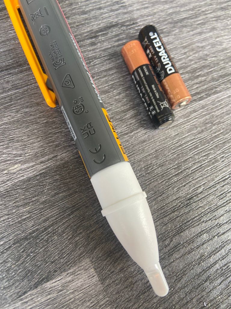 Dụng cụ kiểm tra điện áp Fluke 2AC