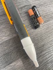 Dụng cụ kiểm tra điện áp Fluke 2AC