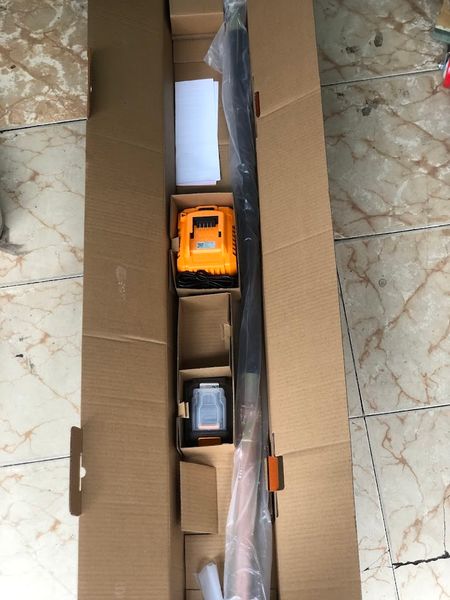 Máy đầm dùi bê tông dùng pin 20V Ingco CCVLI2023011