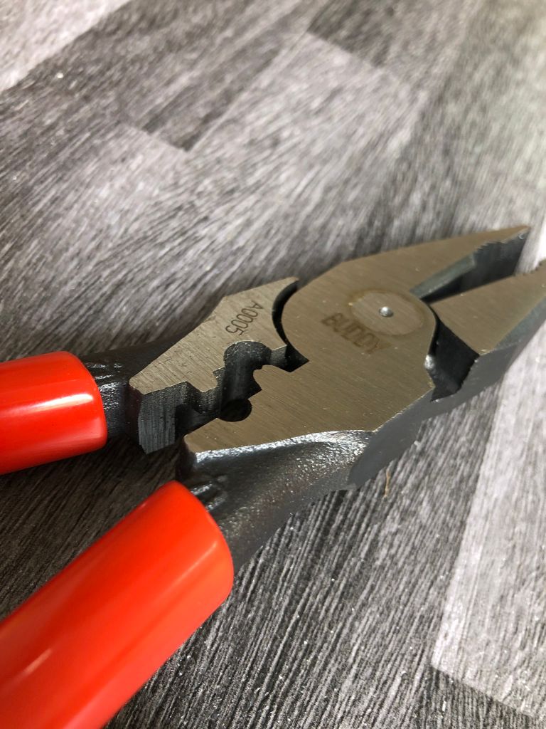 Kìm điện (có bấm cos) BUDDY 225mm/9