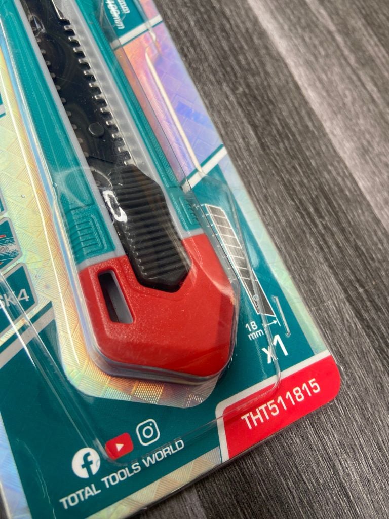 Dao rọc giấy 179mm Total THT511815