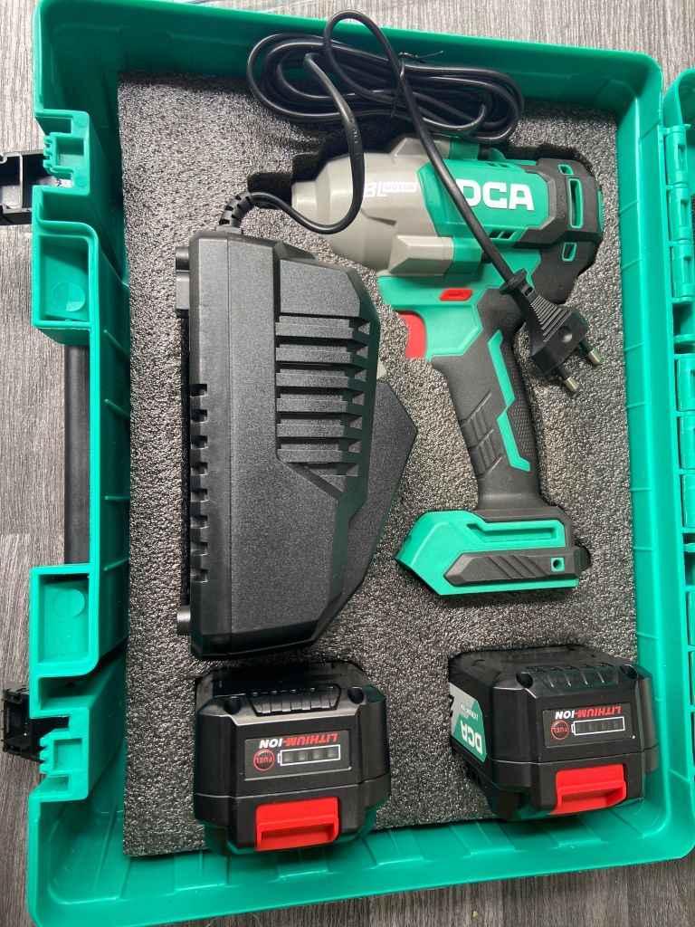 Máy siết buloong không chổi than dùng pin DCA ADPB698FK