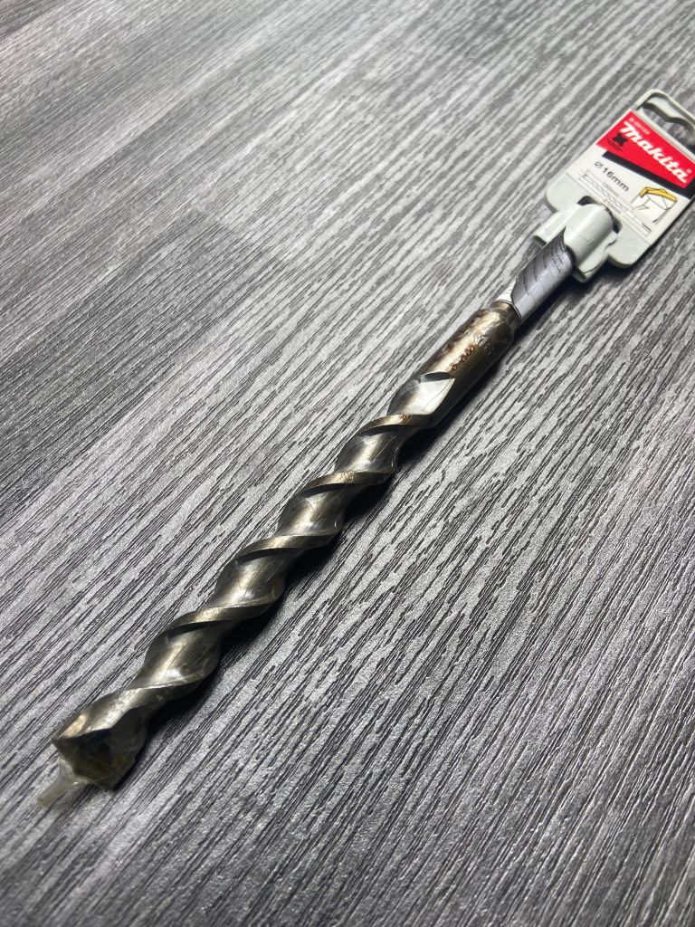 SDS-PLUS MŨI KHOAN BÊ TÔNG HỢP KIM 16X210MM Makita B-56122