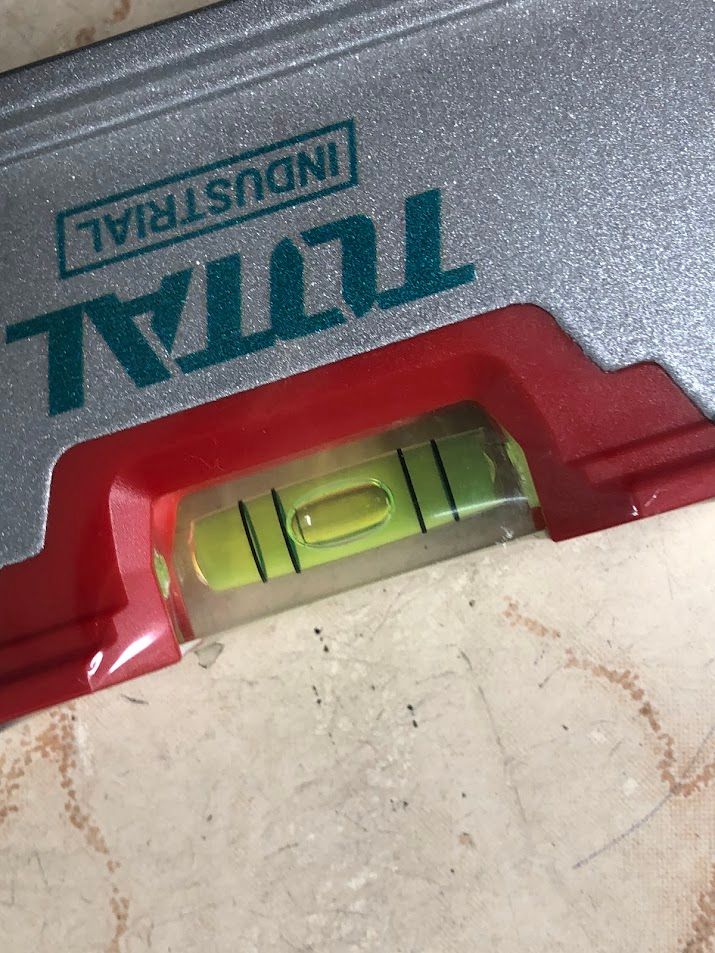 Thước thủy (kèm theo nam châm hút) Total TMT212086M