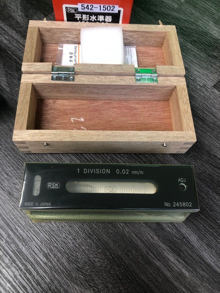 Thước thủy chấn dẹp RSK 542-1502