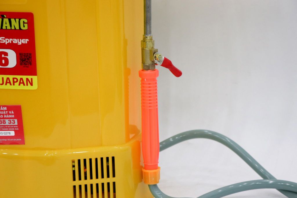Bình xịt điện COV 16 12V-8Ah: Hiệu quả, bền bỉ, tiết kiệm sức lao động