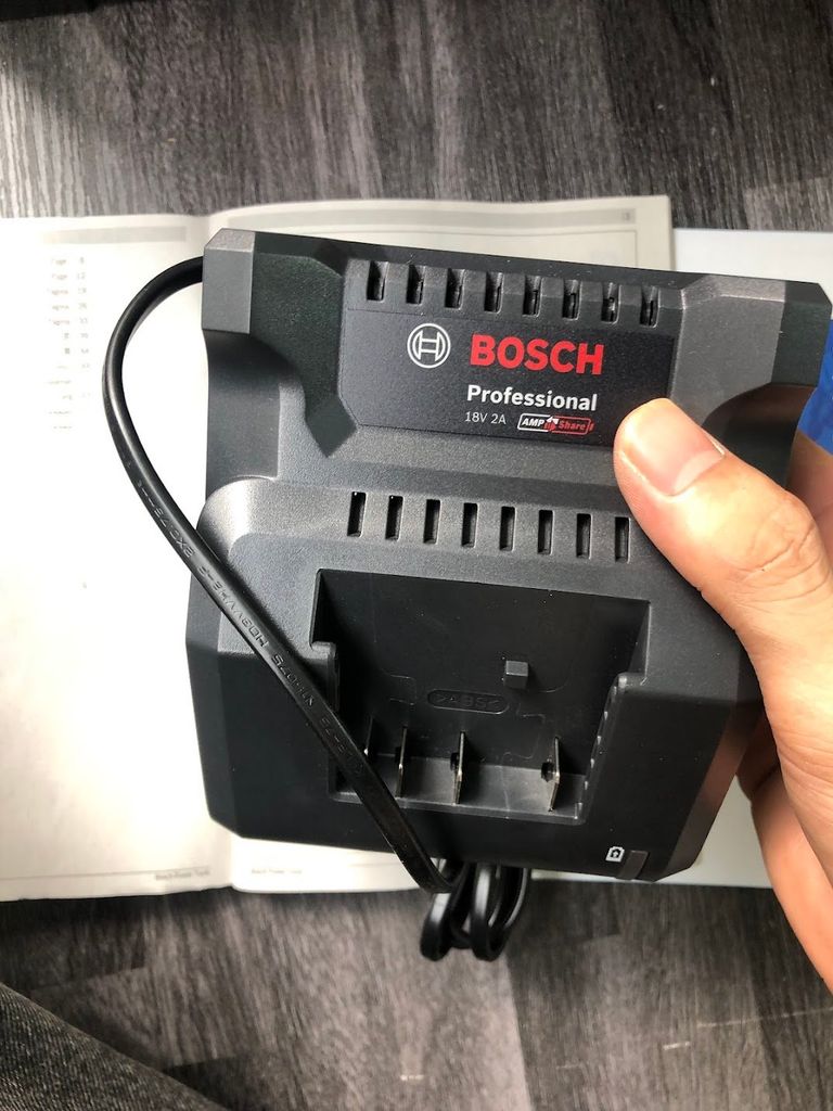 Sạc pin nhanh Bosch GAL 18V-20 Bosch 2607226281
