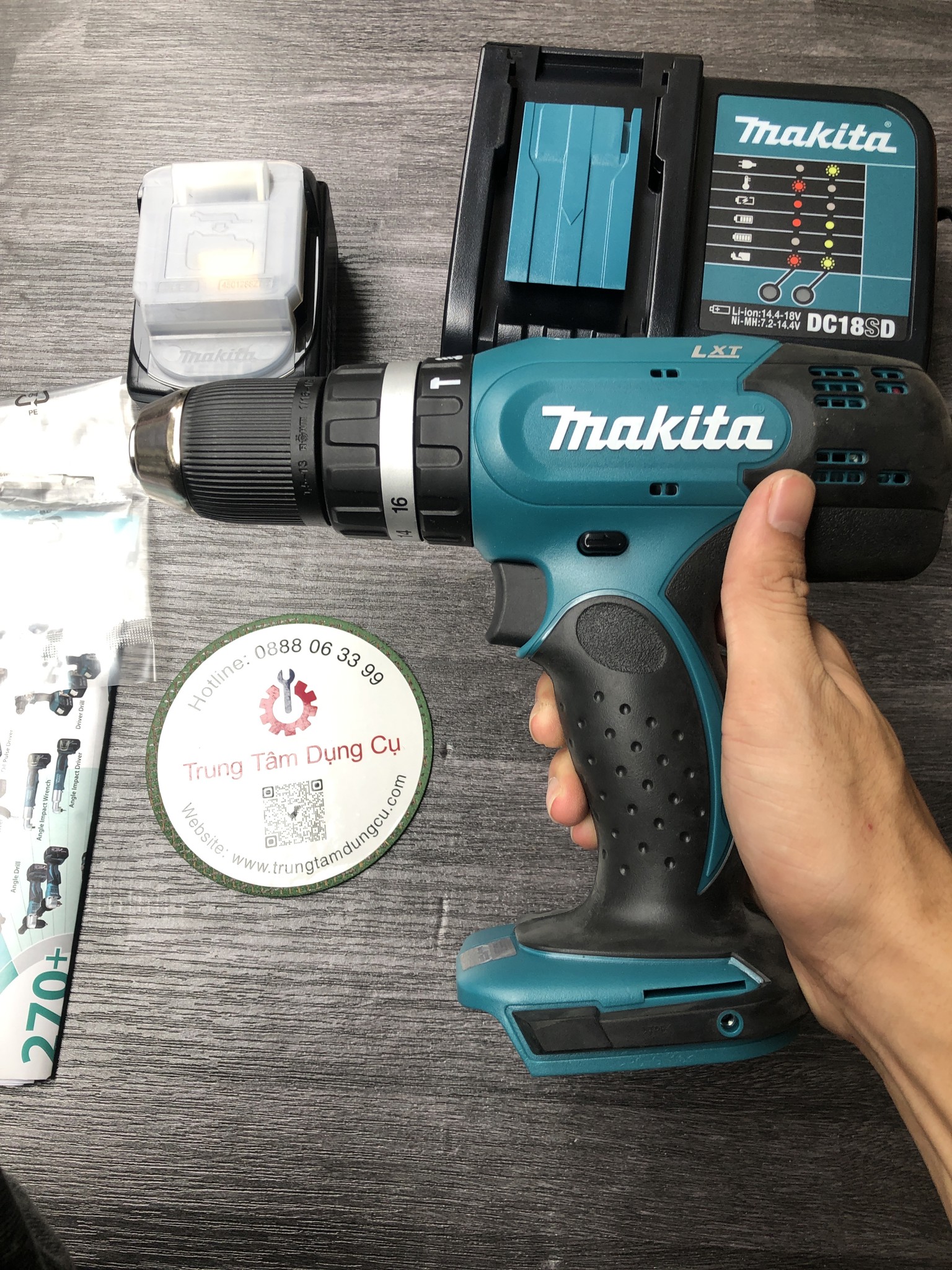18V Máy khoan búa vặn vít dùng pin Makita DHP453SFX8