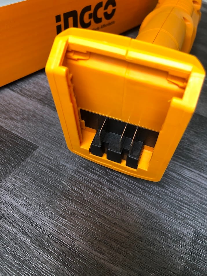 Máy đầm dùi bê tông dùng pin 20V Ingco CCVLI2023011