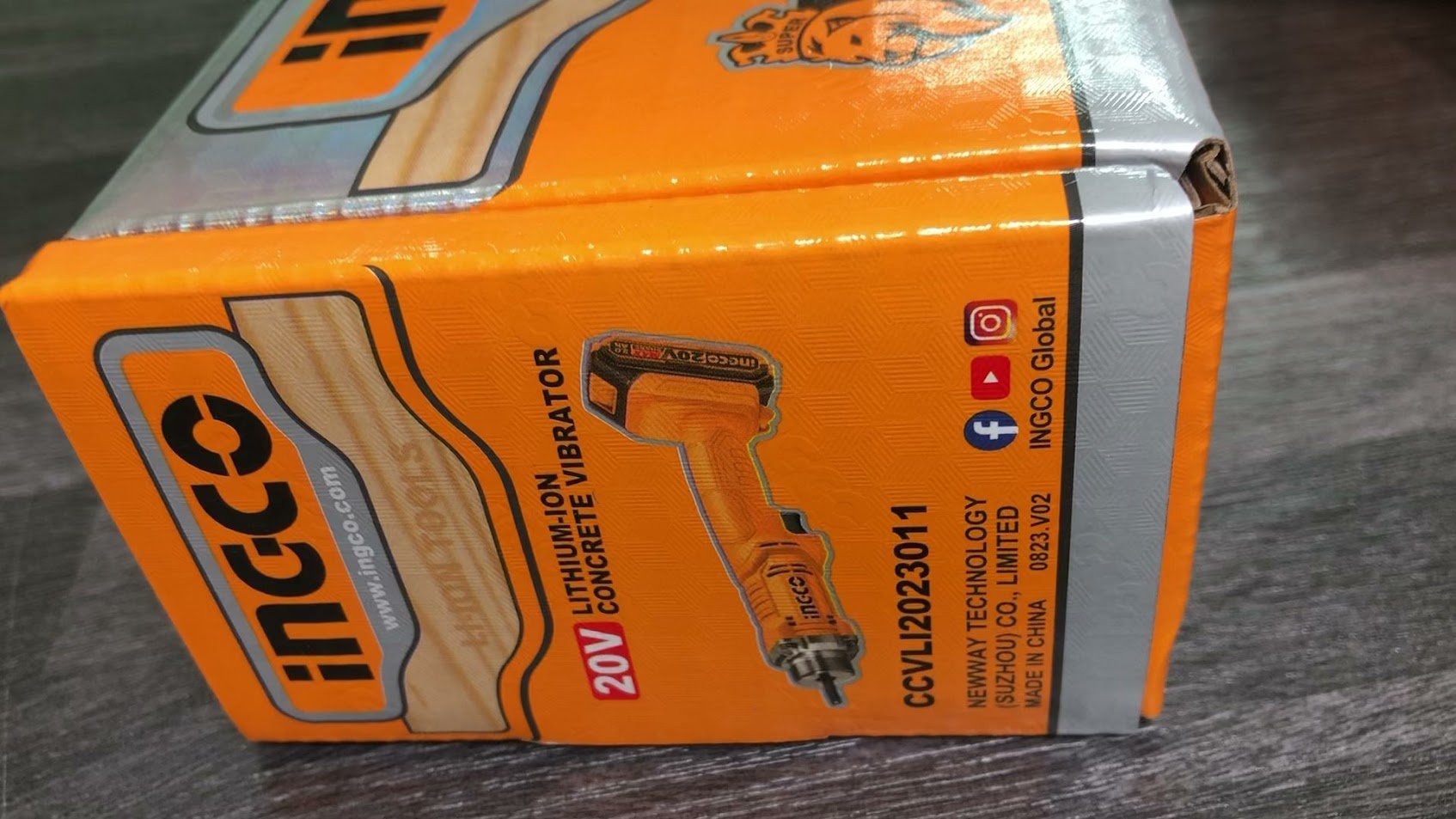 Máy đầm dùi bê tông dùng pin 20V Ingco CCVLI2023011