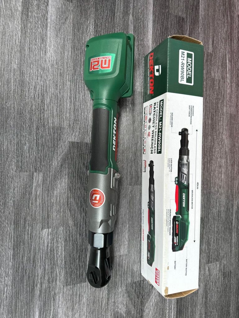 Máy siết mở bulong góc không búa lực siết tối đa 90N.m Dekton M21-RW90BL