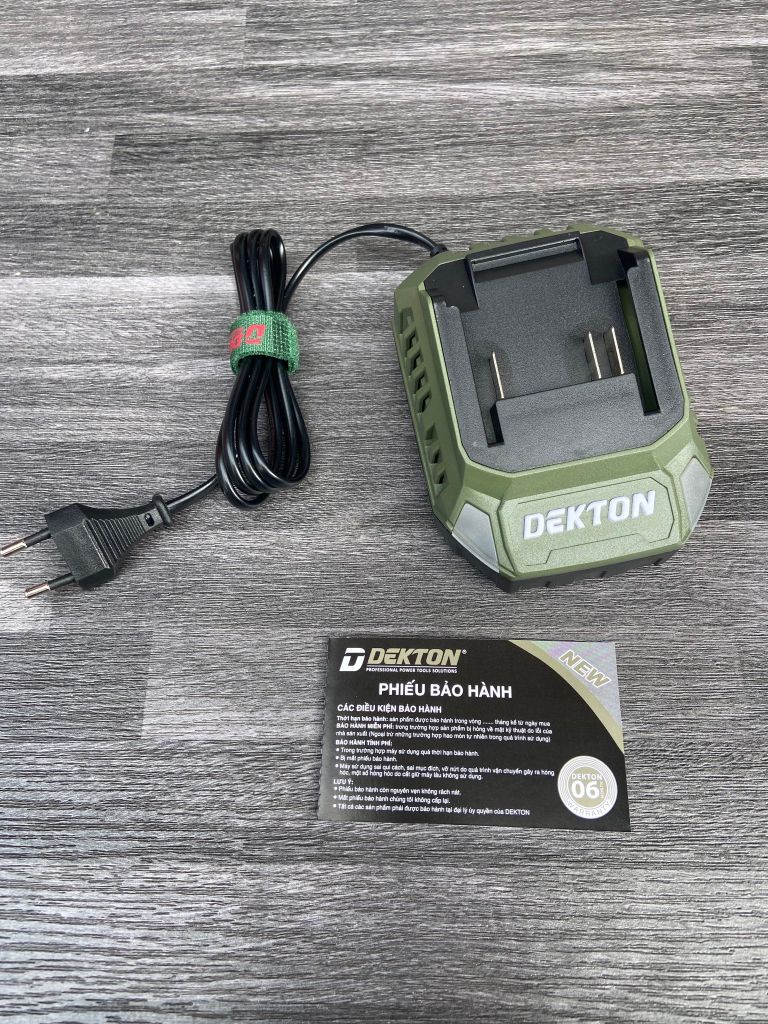 Sạc pin hiệu Dekton M21-S20XPRO