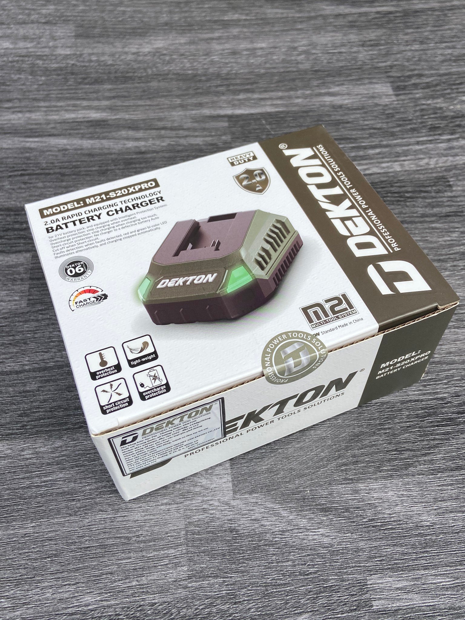 Sạc pin hiệu Dekton M21-S20XPRO
