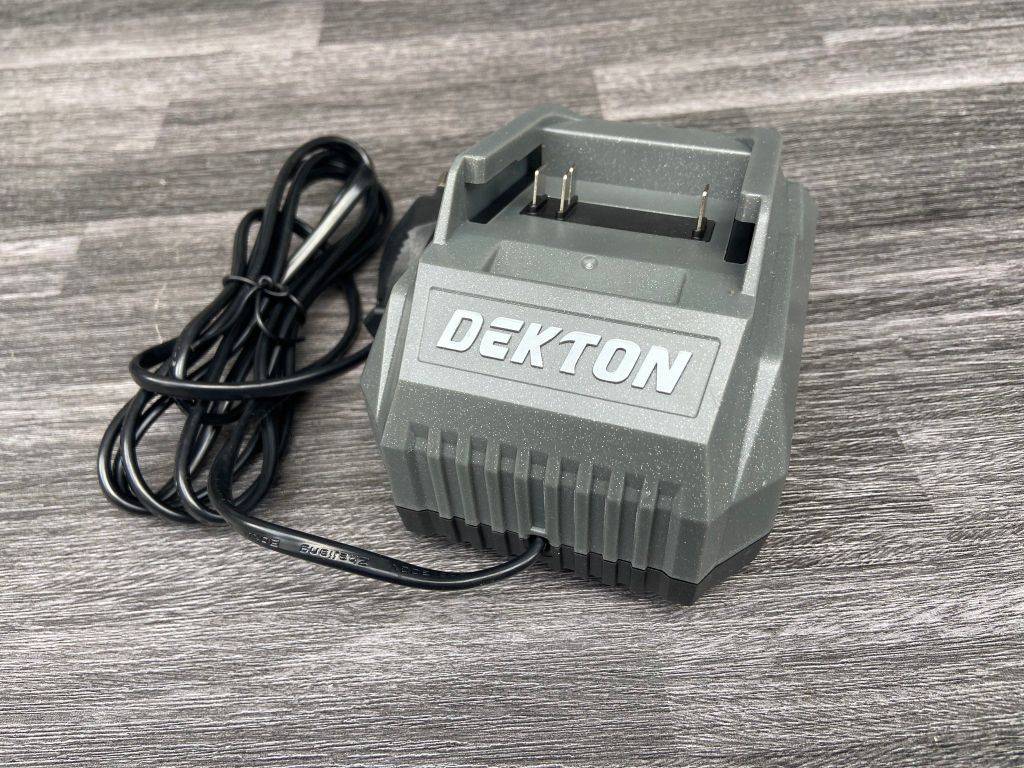 Sạc pin Dekton M21-S25PRO