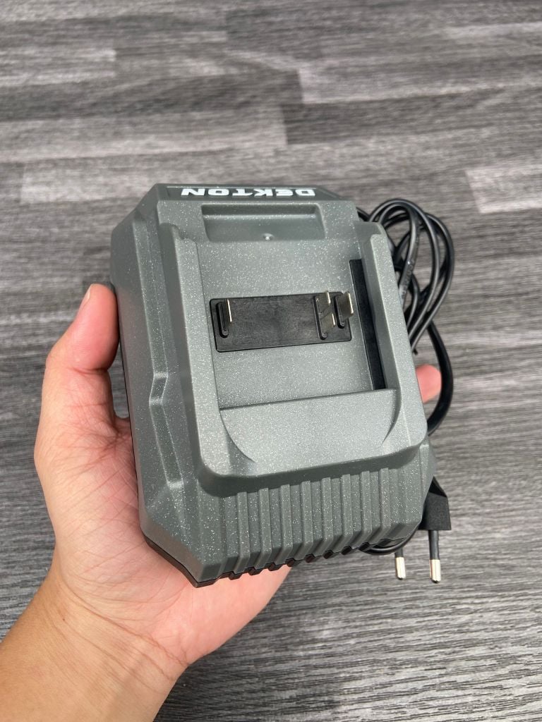 Sạc pin Dekton M21-S25PRO
