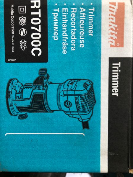 6mm Máy phay cạnh 710W Makita RT0700C