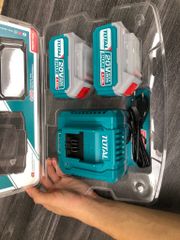 Bộ 2 Pin 20V 4.0Ah Và Sạc Nhanh 4A Total TFBCPK1424