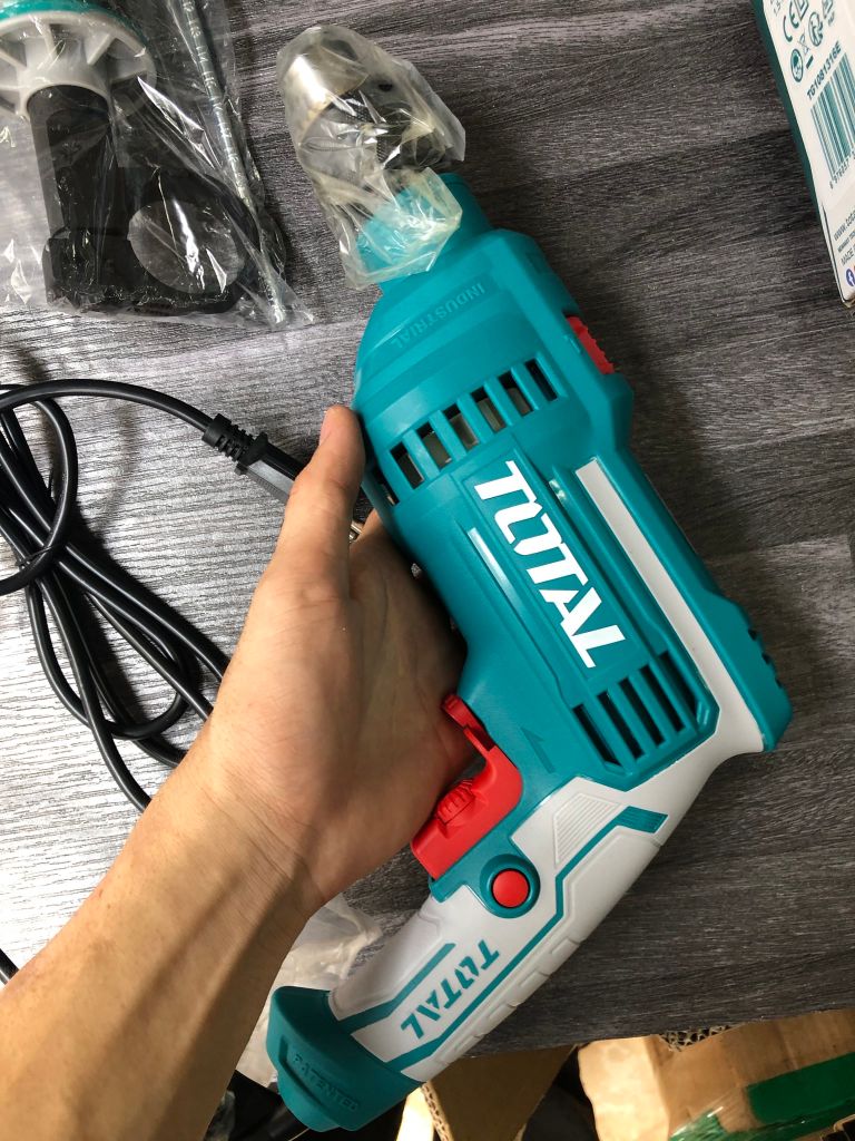Máy khoan búa 810W Total TG1081316E