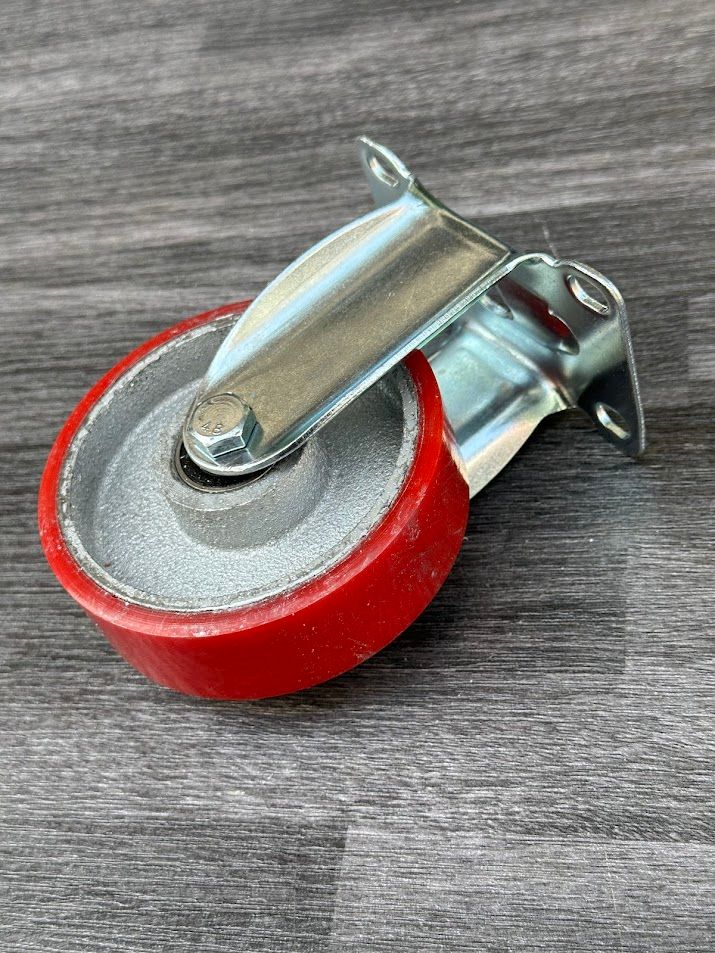 bánh xe xoay không khoá PU đỏ mâm gang phi 100x32
