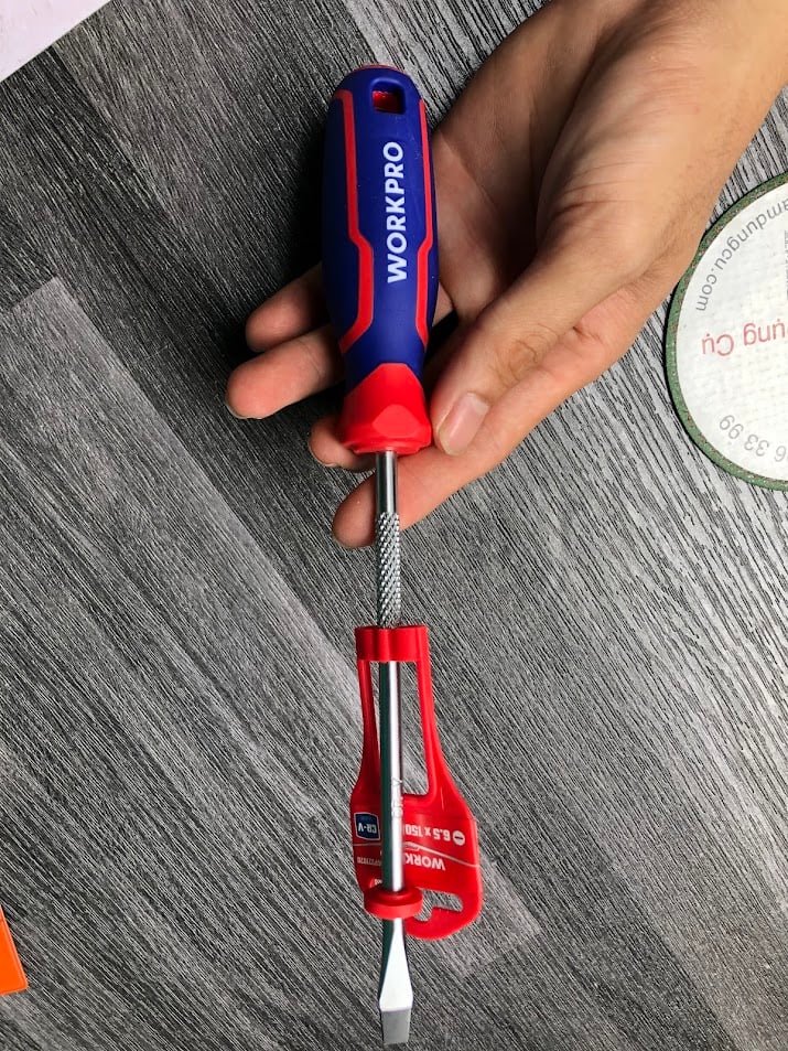 Tua vít đầu dẹt vít, tay cầm bọc nhựa cao su 3 màu, chống trơn trượt kích thước 6.5x150mm, thép hợp kim CR-V Workpro - WP221020
