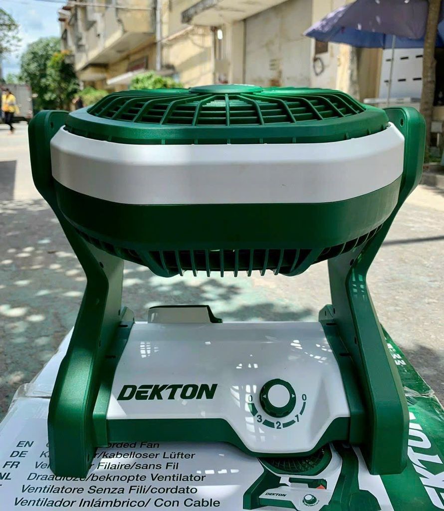 Quạt Dùng Pin Dekton M21-Q255 - Giải Pháp Làm Mát Di Động Hiệu Quả