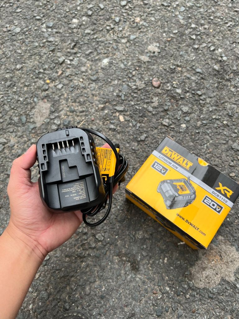 Bộ sạc pin 12-20V Dewalt DCB1102-B1
