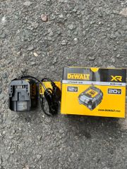 Bộ sạc pin 12-20V Dewalt DCB1102-B1