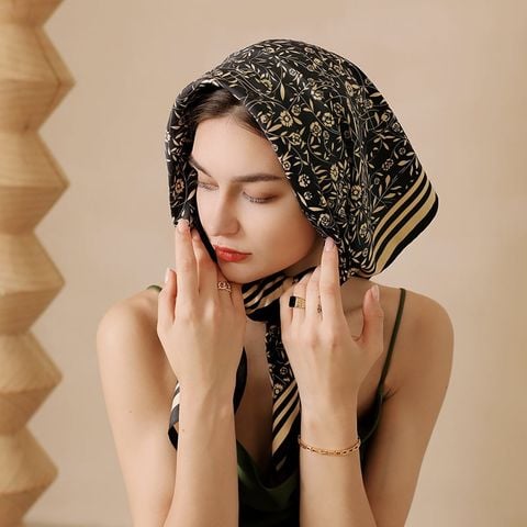Quà tặng 20/10 cho sếp nữ, vợ, cô giáo, giáo viên nữ, mẹ và bạn gái, người yêu nữ quà tặng khăn quàng choàng cổ lụa vuông cao cấp cho nữ văn phòng sở đẹp họa tiết hoa nhí màu xanh đen LAGU Khăn Phụ Kiện- K9040