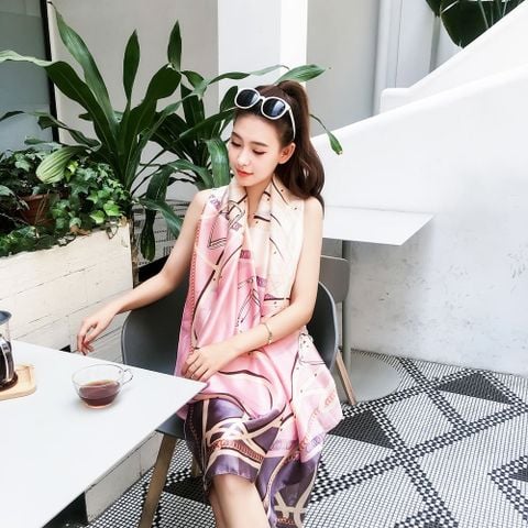Quà tặng 20/10 cho sếp nữ, vợ, cô giáo, giáo viên nữ, mẹ và bạn gái, người yêu nữ quà tặng khăn choàng cổ lụa Họa Tiết Dây Xích Phối Nhiều Màu Nền Hồng - Lụa Silk - 180x90cm - Mã KS167