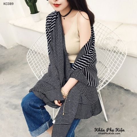 Chất Cotton Viscose với khăn choàng cổ sọc trắng đen