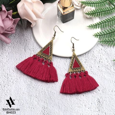 Bông Tai Boho Phong Cách Thổ Cẩm Vintage (Bohemian) Hình Tam Giác Tua Rua Màu Đỏ Đô - Mã BB023