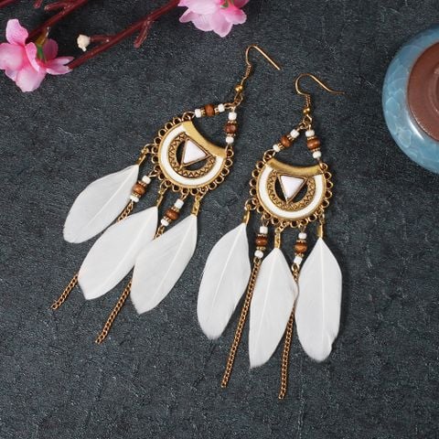 Bông Tai Boho Phong Cách Thổ Cẩm Vintage (Bohemian) Đế Bán Nguyệt Đính Lông Chim Màu Trắng - Mã BB036